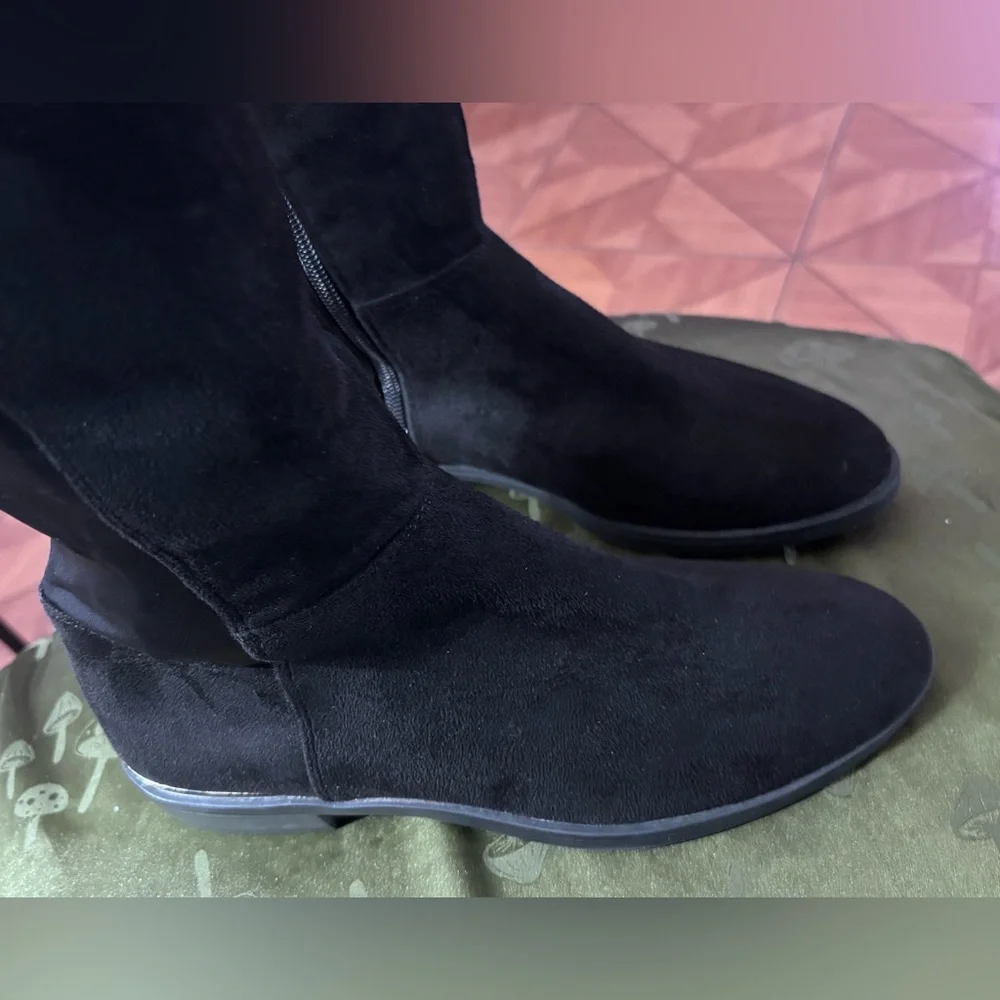 Simply Vera by Vera Wang Black Over-the-Knee Suede-Look Leather Boots size 8